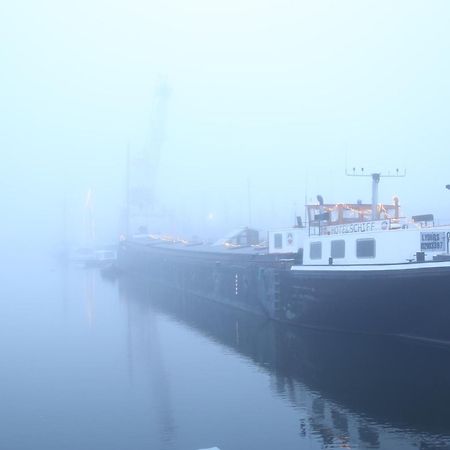 Schiffshotel "Schlafen Im Hafen" Hamborg Eksteriør billede