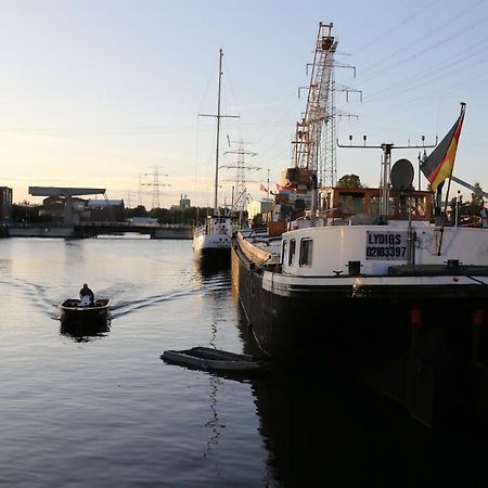 Schiffshotel "Schlafen Im Hafen" Hamborg Eksteriør billede