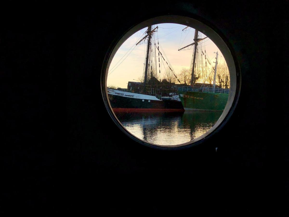 Schiffshotel "Schlafen Im Hafen" Hamborg Eksteriør billede