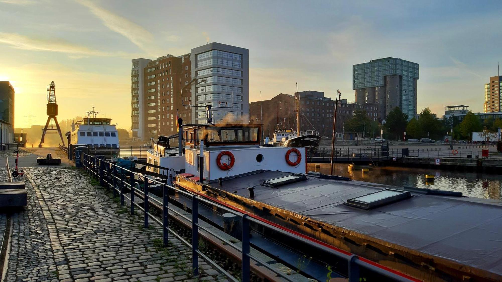 Schiffshotel "Schlafen Im Hafen" Hamborg Eksteriør billede