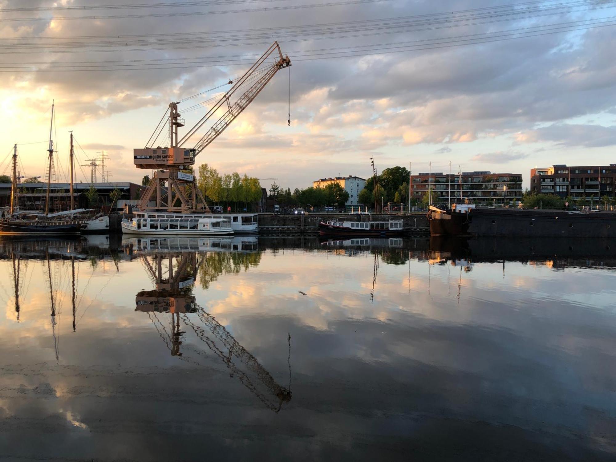 Schiffshotel "Schlafen Im Hafen" Hamborg Eksteriør billede