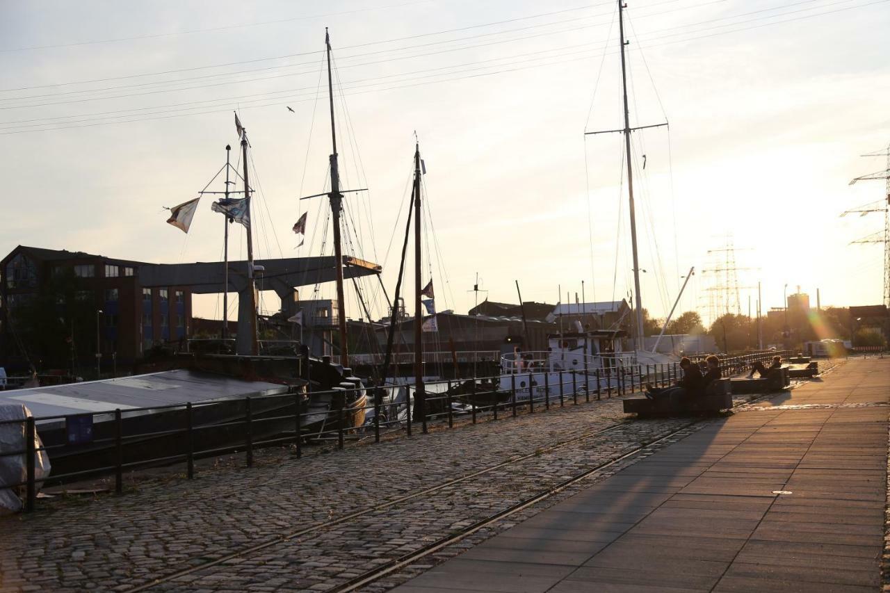 Schiffshotel "Schlafen Im Hafen" Hamborg Eksteriør billede