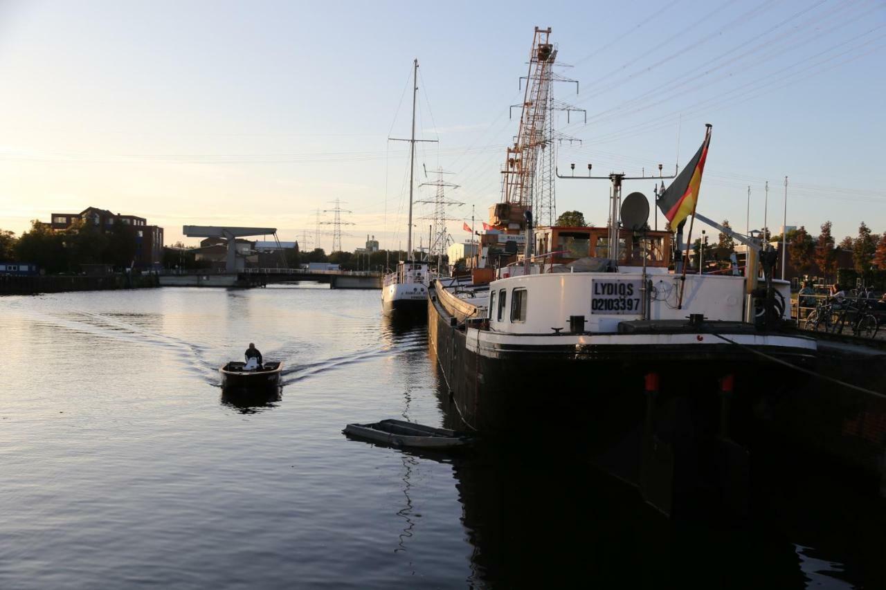Schiffshotel "Schlafen Im Hafen" Hamborg Eksteriør billede