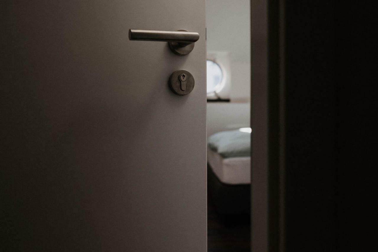 Schiffshotel "Schlafen Im Hafen" Hamborg Eksteriør billede